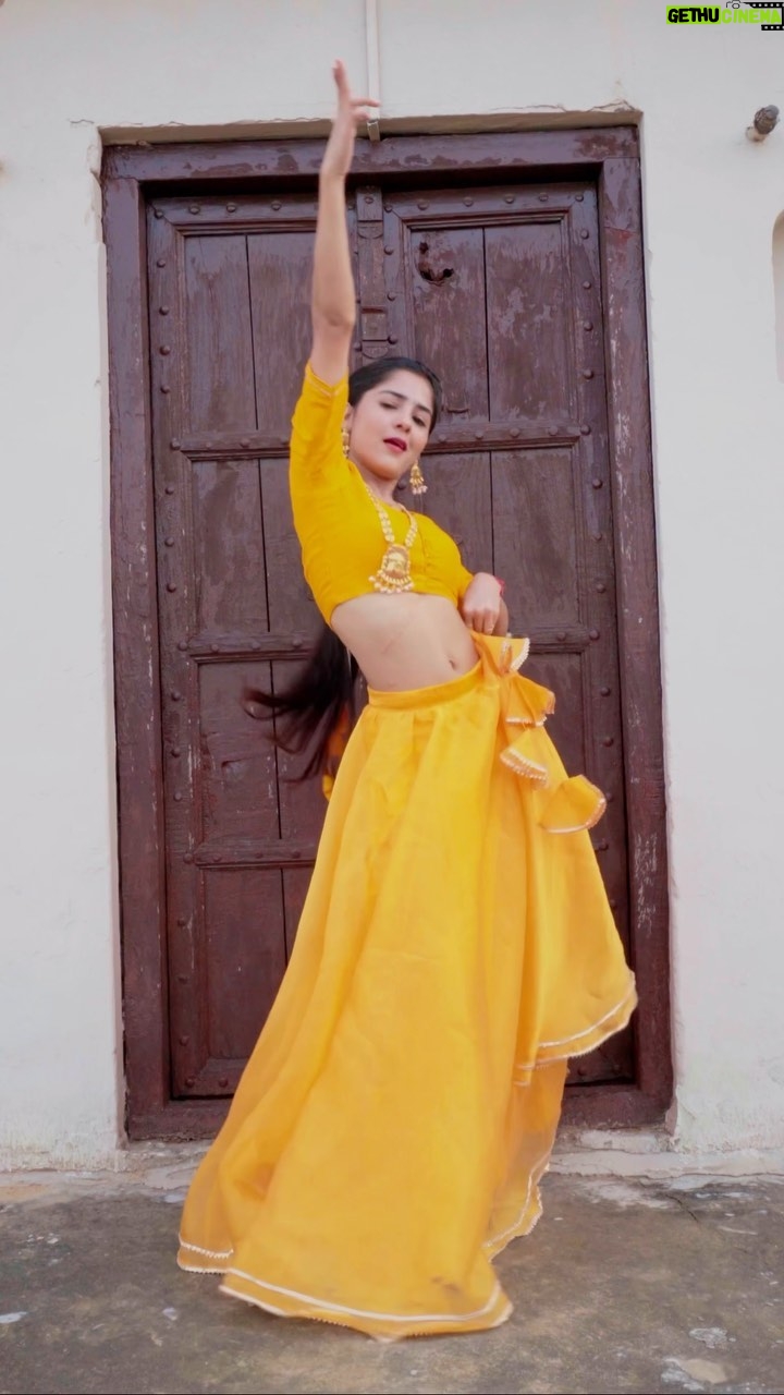 Anju Mor - 293.5K Likes - Rate my outfit outfit out of 10💛
.
.
.
#anjumor #reelsinstagram #reelitfeelit #gabarbhinachega🤟😎🤟