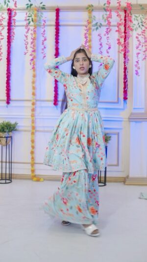 Anju Mor Instagram - Na na kehna tha lekin😳
.
Dress👗 @womens_fashion.hub1992
.
📍 @stardome_studio
📸 @thehunkybear
#anjumordance #reelsinstagram #reelitfeelit #holifestival
