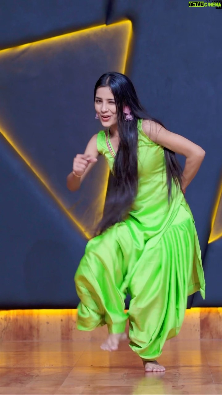 Anju Mor - 306.3K Likes - Guess singer name🤓
Outfit @shalu935545 
📍 @malangdancecompany 
.
.
#anjumordance #anjumor #reelsinstagram #reelitfeelit