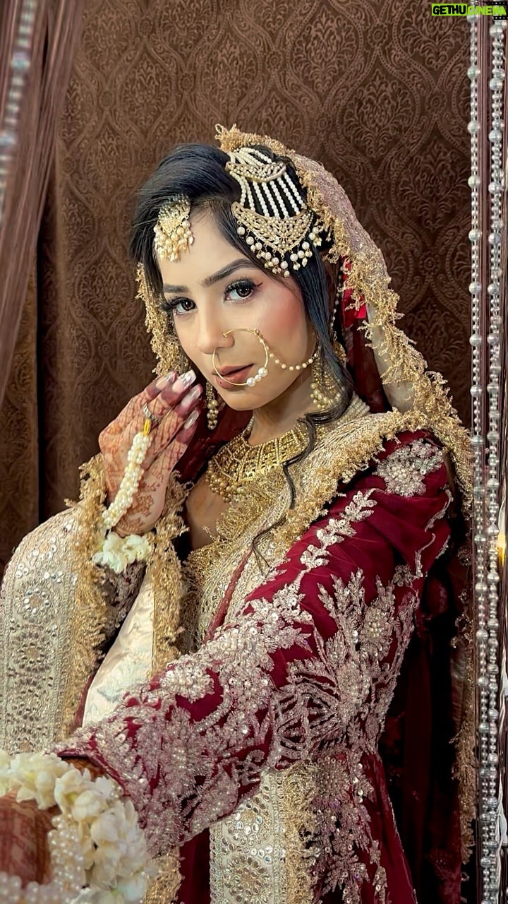 Anju Mor - 277.1K Likes - Most demanding Reel🫠
.
.
Makeover by @vaishnaviraghavmakeup ♥️
.
.
#anjumordance #anjumor #reelsinstagram #reelitfeelit #heeramandi #heeramandionnetflix