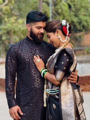 Ankita Raut Instagram - माझा तिळगूळ..❤️🤩😍 @ankitaraut9official
.
.
Jewellery- @floral_jewelsby_shreya
Mua - @prathamesh_makeup_artist
.
.
#amrutkonde #ankitachanavra #ankitaraut #couple #lovecouple