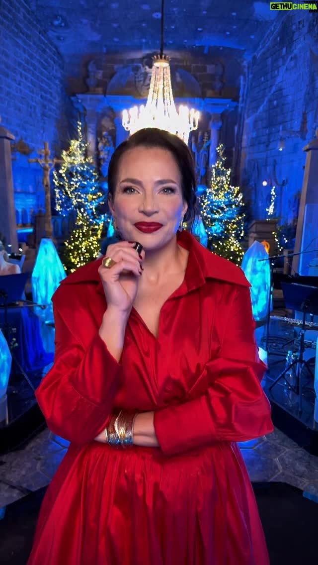 Anna Dereszowska - 2.2K Likes - A jak u Was wygląda tradycja śpiewania kolęd? Już jutro mamy dla Was piękny koncert kolęd prosto z Wieliczki! ❤️

Wigilia 17:50 TVP1! 🎄