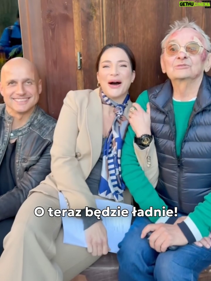 Anna Dereszowska - 1.3K Likes - Zdarzają się takie dni, spotkania, momenty… kiedy serce zabije mocniej 😛😘.

Kocham Pana, Panie Jurku! ❤️‍🔥

Wspaniały był to dzień w pracy! ☀️🐶
@mlodegliny.tvn
@agencja.aktorska.gudejko