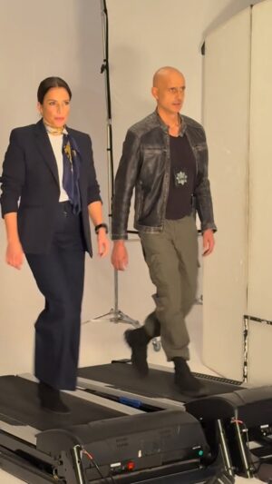 Anna Dereszowska Instagram - Jaki outfit Wy wybieracie na bieżnię? 🏃🏃‍♀️

Mister @robert.koszucki i ja stawiamy na styl, modę i (nie)wygodę. Niezależnie od okoliczności. 🙃🚔

@mlodegliny.tvn 📸

#ootd