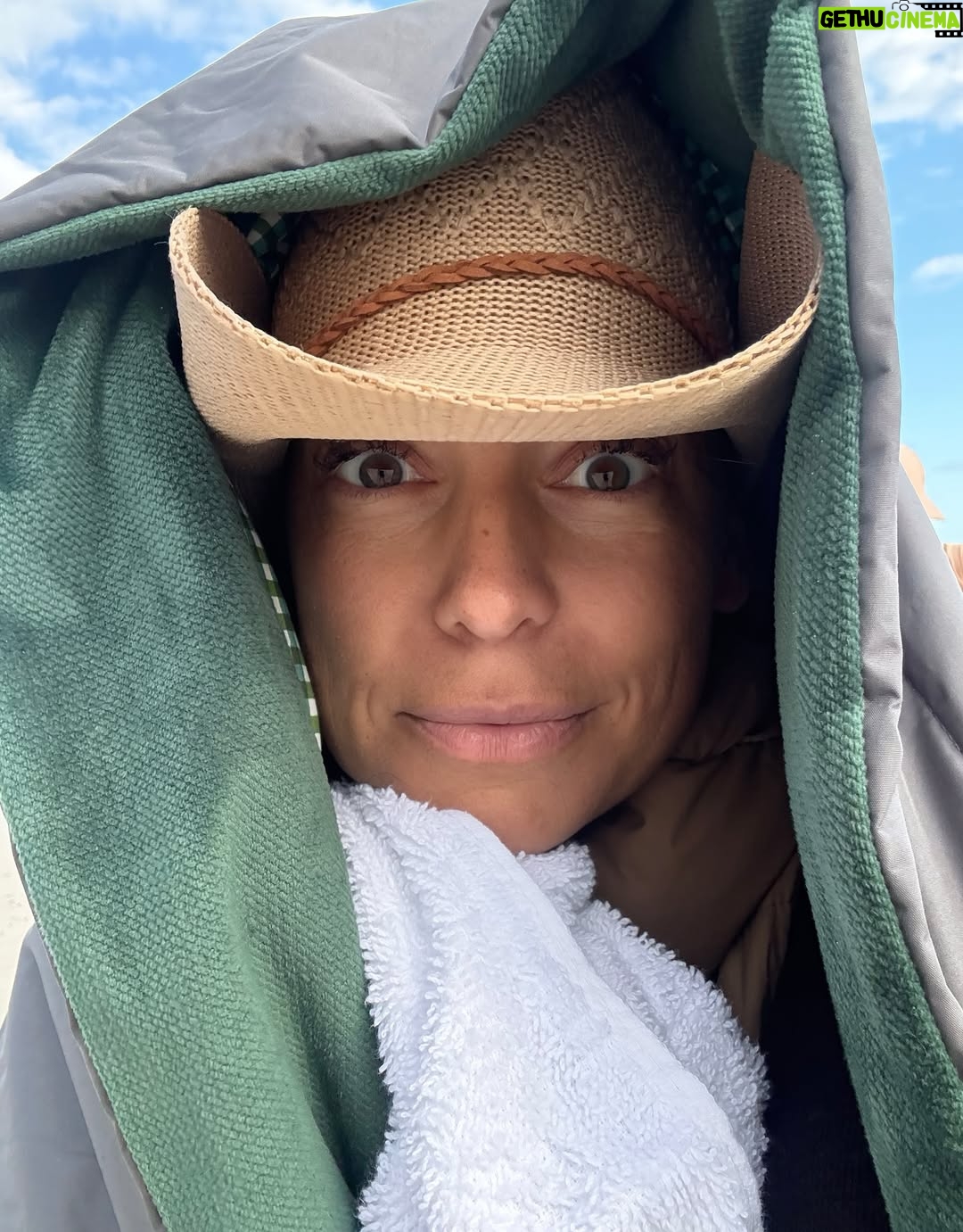 Anna Mucha - 7.4K Likes - a Ty którym bałtyckim plażowiczem jesteś? 🤪 

☀️⛅️🌤️🌦️