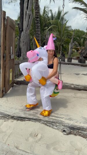 Anna Mucha Instagram - … chyba już czas kończyć te wakacje 🦄 

@kubawons