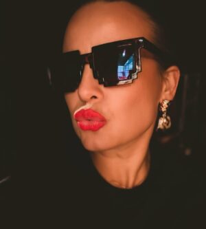 Anna Mucha Instagram - zrobiłam Selfie 😎 

widzimy się w teatrze? 
Konin, Radzionkow, Częstochowa, Kraków, Katowice, Warszawa, Dębica, Koszalin, Ruda Śląska, Kielce, Gdańsk, Kalisz, Jaworzno, Poznan, Stargard, Bielsko Biała, Ostróda 

z kim się widzimy? 😎