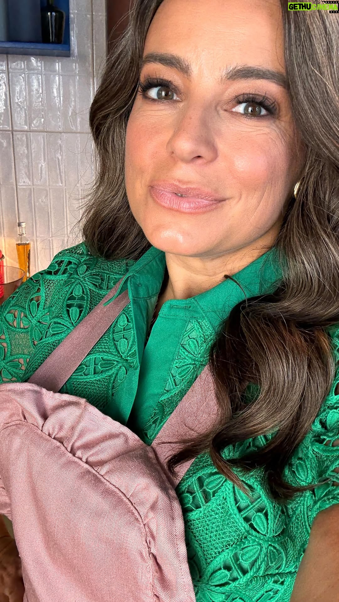 Anna Mucha - 4.5K Likes - Słowo na Ostatni Dzień Roku 

to był dobry rok! 

dziękuję! 

Mojej Rodzinie ♥️♥️♥️♥️♥️ @kubawons ♥️♥️♥️ 

mojej Rodzinie Zawodowej 
@agencja_bumerang Marta, Basia, Ola 

Ogromnej Rodzinie Teatralnej ♥️♥️♥️ 
WSZYSTKIM 💋♥️🥂 
już WY wiecie! 
oraz 
@adriaartpl 

Mojej Rodzinie Serialowej za kolejny rok razem @mjakmilosc.official 

Mojemu całemu teamowi! 
@makeupbyjodko @violapiekut @magdalenasekrecka @konrad_bikowski_designer 
i wszystkim którzy stoją za obiektywem 

moim prawnikom 😂😈😜 
I sponsorom ♥️ 

Ale przede wszystkim WAM! 
WIDZOM, FANOM i wszystkim, ktorzy w ten czy inny sposób towarzyszą mi i kibicują 

a także tym, którzy mnie inspirują i dają kolejne powody, by mocno wierzyć w to,  że problemy są po to, żeby je rozwiązywać, a nie mnożyć 😜😎 

dziękuję za cudowny rok! 

widzimy się za chwilę! 

I wszystkim Wam życzę żebyście byli szczęśliwi! 
i wzajemnie 💋🥂