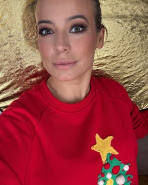 Anna Mucha Instagram - Kochany Św. Mikołaju! 
I w tym roku byłam grzeszna 😈 

co to był za rok! 
nie mówiąc o jego końcówce…! 
A przecież jeszcze tyle przed nami! 

czekają mnie przygody 😎 

A jaki to był rok dla Was? 
czy łaskawy? 
czy wchodzicie w kolejny z Nadzieją 😉
czy może mieliście Przygody lub O mało co coś byście przegapili…? 
(sorry- musiałam 🤪😜)