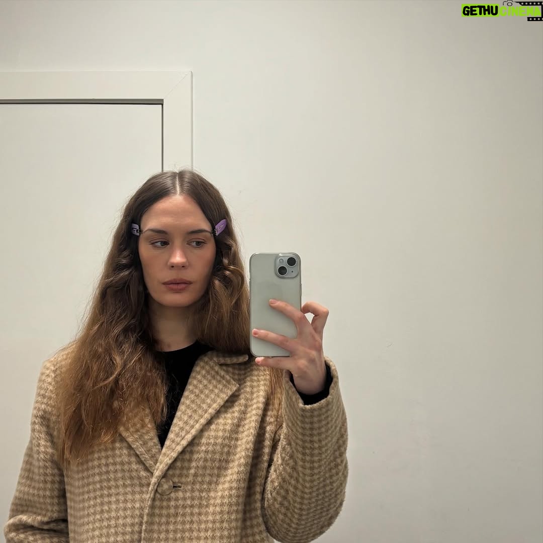 Anna of the North - 3.9K Likes - Im in @voguescandinavia this month <3 Thanks for this lovely feature.. Also NEW song at midnight. Listen to call me soon. Pre-save to help and indie artist out.

In the magazine - 
Stylist: @elise_sandvik 
Photos: @kolbyknight 
words: @dorisdaga 
Hair and makeup: @s0phialundberg 
Art director: @ingaodette