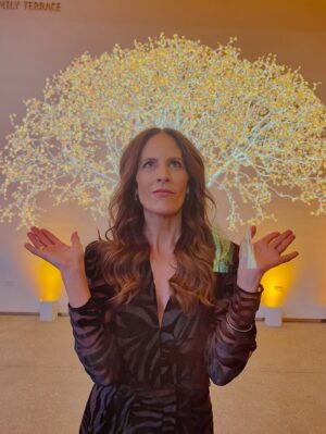 Annabeth Gish Instagram - Summoned the holiday vibes 🎄Happy Solstice 🪄✨💫🌟
#happyholidays2025