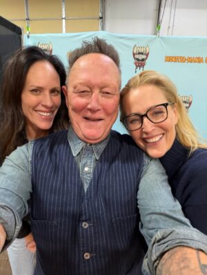 Annabeth Gish Instagram - Pure joy
@annabeth_gish & @gilliana ā¤ļø
#xfiles