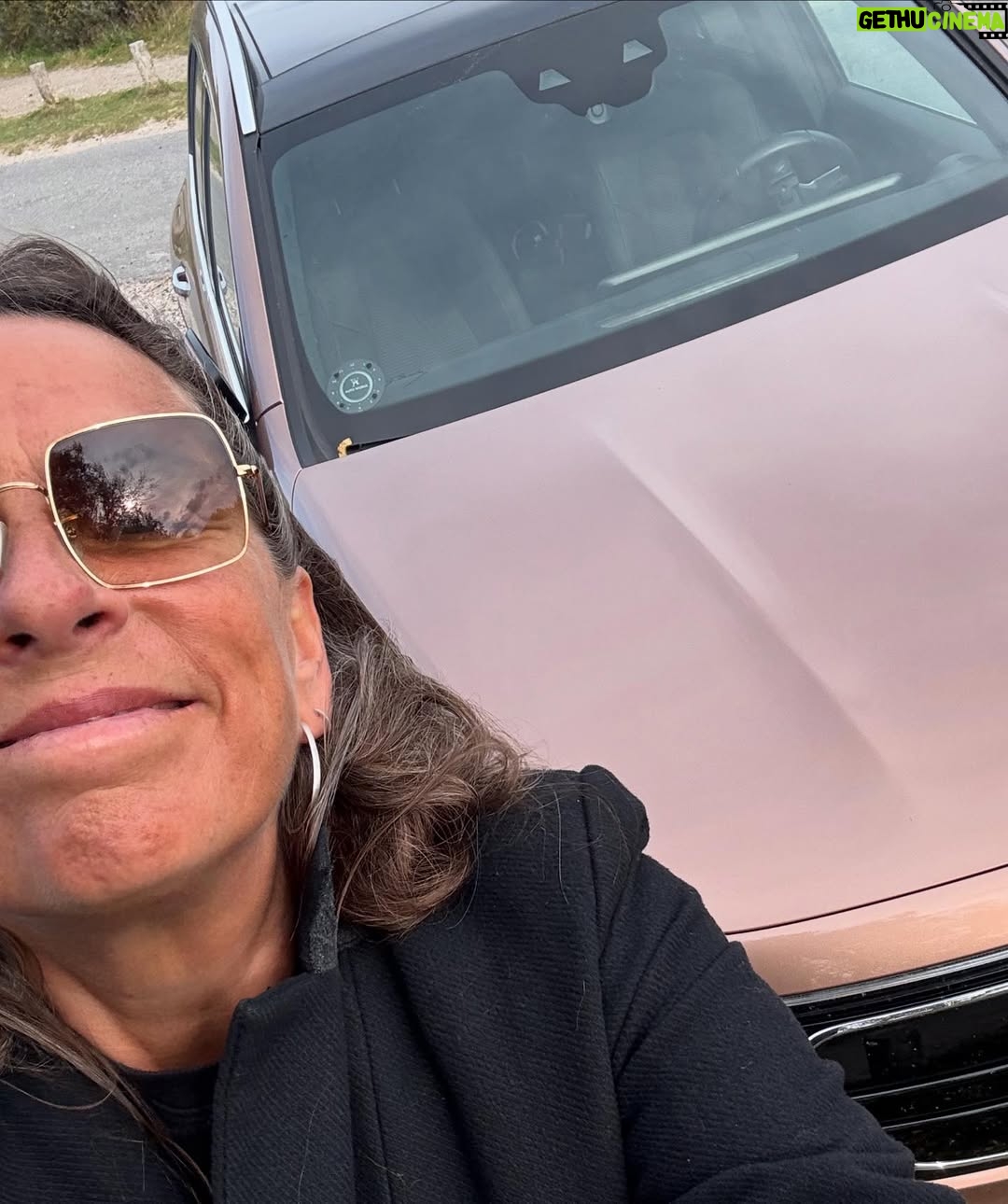 Anne Hjernøe - 2.2K Likes - Blev #inviteret på weekend i Skagen af @colorhotelskagen Dejligste mad, skønneste suite & bedste selskab. Storm, regn, sol, blæst, elsker Skagen i al slags vejr☀️🌊🌪️☔️ #inviteret #reklame PS. Bilen på første foto er ikke min, men bare begejstring over at verdens bedste @ditsen også var i området🥰