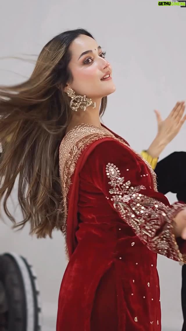 Annie Rana - 3.6K Likes - Sohni On The Floor 😉💃
.
#newpunjabisong #Gidhadance #punjabisuit #punjabidance #punjabimodel