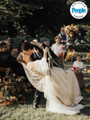Annika Noelle Instagram - Thank you again to @people for the beautiful exclusive and @heirlumephotography for capturing the joy. ✨

Article is linked in my bio 🔗