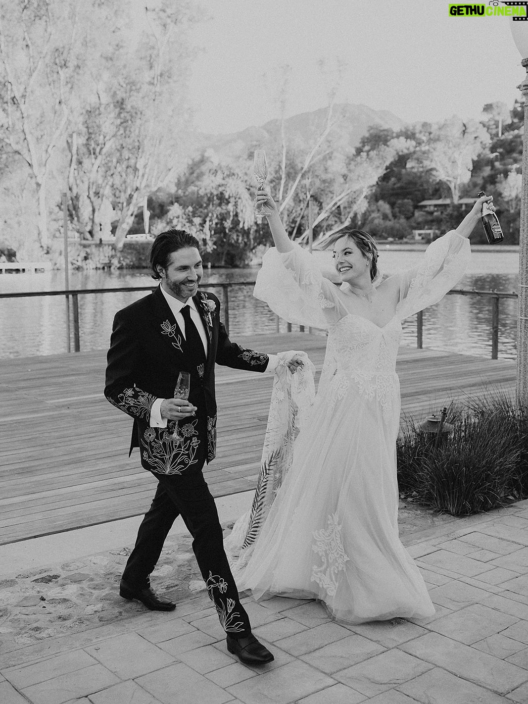 Annika Noelle - 16K Likes - A Ceremony at High Moon 🌖 10.05.25