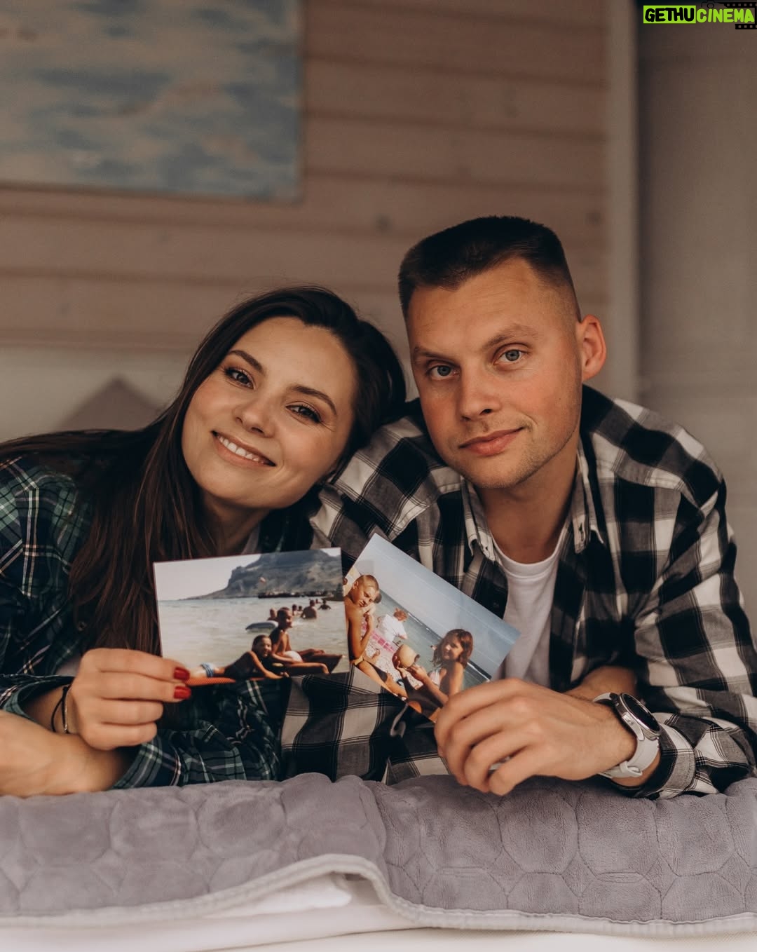 Antonina Khyzhniak - 42.9K Likes - Братику, з днем народження 🥳🎁
Ти народився в розпал зими❄️, я — літа🌞
Тож дитинство пройшло в боротьбі двох стихій ⚡️🙈

Але найголовніше, що нам вистачило розуму і терпіння побудувати заново наші стосунки 🥹🥹🥹🫂🫂🫂

Я пишаюсь твоєю цілеспрямованістю, твоїми досягненнями, ти багато в чому новатор в нашій сімʼї!!! 

ТИ — мій головний подарунок від батьків 🥰🥰🥰 
Дякую тобі за ТЕБЕ 🥹🫂🫂🫂

P.S. Останні два фото про стабільність в бабусиній квартирі, цей килим на стіні здається вічний 😂