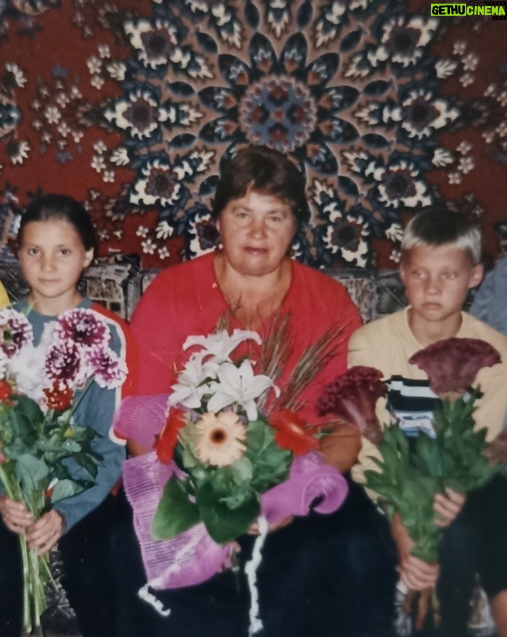 Antonina Khyzhniak - 42.9K Likes - Братику, з днем народження 🥳🎁
Ти народився в розпал зими❄️, я — літа🌞
Тож дитинство пройшло в боротьбі двох стихій ⚡️🙈

Але найголовніше, що нам вистачило розуму і терпіння побудувати заново наші стосунки 🥹🥹🥹🫂🫂🫂

Я пишаюсь твоєю цілеспрямованістю, твоїми досягненнями, ти багато в чому новатор в нашій сімʼї!!! 

ТИ — мій головний подарунок від батьків 🥰🥰🥰 
Дякую тобі за ТЕБЕ 🥹🫂🫂🫂

P.S. Останні два фото про стабільність в бабусиній квартирі, цей килим на стіні здається вічний 😂