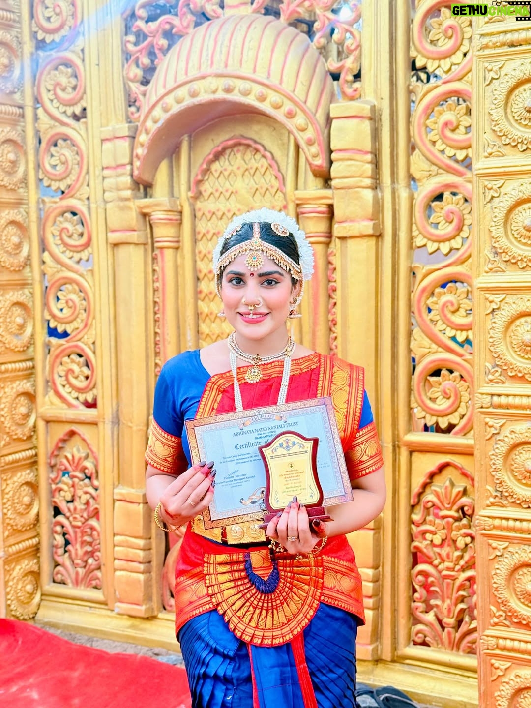 Anu Kanu - 5.4K Likes - ✨ Keep shining & let your achievements light up every stage you step on! 🎉👸🙏
.
.
.
#anushkikanushki #achivement #blessings #indianawards #bharathanatyam #indianculture #traditionalattire