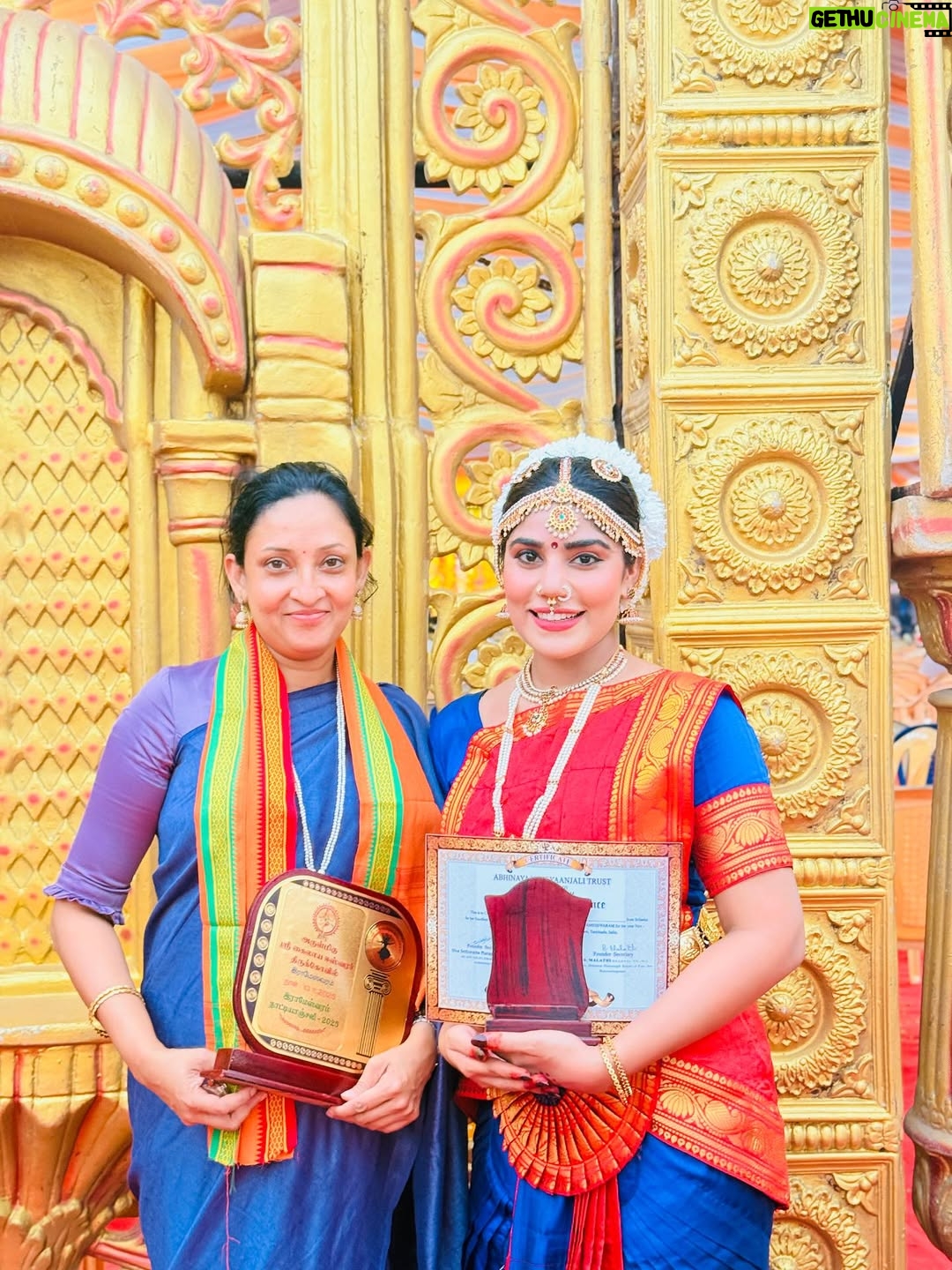 Anu Kanu - 5.4K Likes - ✨ Keep shining & let your achievements light up every stage you step on! 🎉👸🙏
.
.
.
#anushkikanushki #achivement #blessings #indianawards #bharathanatyam #indianculture #traditionalattire