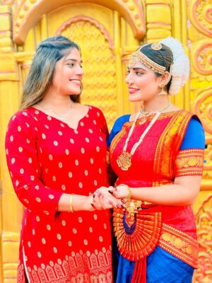Anu Kanu Instagram - ✨ Keep shining & let your achievements light up every stage you step on! 🎉👸🙏
.
.
.
#anushkikanushki #achivement #blessings #indianawards #bharathanatyam #indianculture #traditionalattire