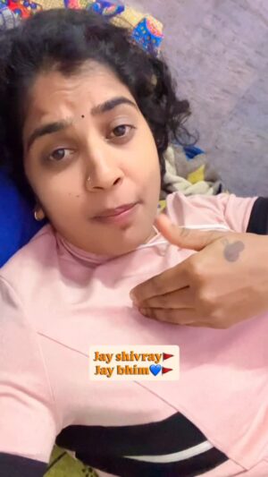 Anuja Mule Instagram - Bhim geet💙🙏🚩🚩 @anuja_mule_9146 #instagram #insta #viral #jaybhim #jayshivray #jayshreeram