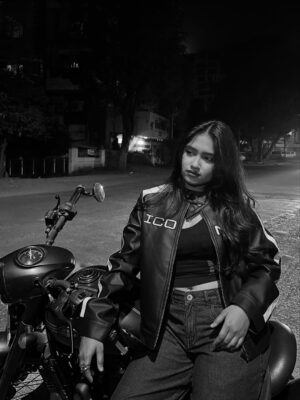 Anushka Sutar Instagram - Up for a RIDE!?
#jawaperak #rider #bikergirl #anushkasutar #dhurandhar #bike