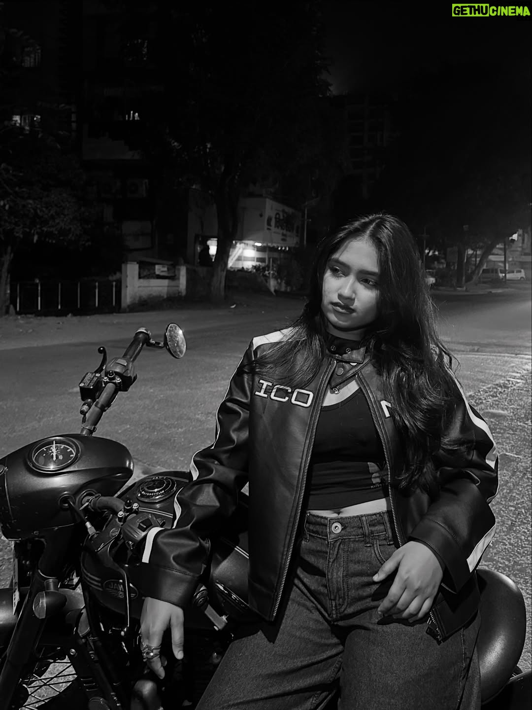 Anushka Sutar - 66.6K Likes - Up for a RIDE!? 

#jawaperak #rider #bikergirl #anushkasutar #dhurandhar #bike