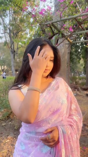 Anushka Sutar Instagram - Jaanuuu🥹🥹

#anushkasutar #jaanumerijaan #90s #transition #viral 

[ explore , viral , trend , 90s , transition , aesthetic]