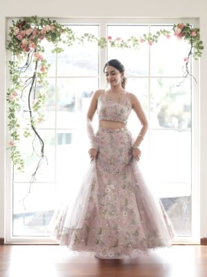 Aparna Vinod Instagram - ✨If found please return to disney
Outfit: @indrasdesigns @enchanting_indras_designs
Photography: @emmanuelcharlyphotography
MUA: @lushandluxbyak
Stylist: @devi_sreenath
Jewellery: @indras_fine_jewellers
#photoshoot #bridallehanga #lehanga #model #weddinglehanga #malayali