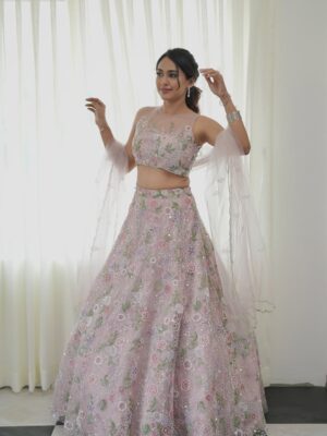 Aparna Vinod Instagram - ✨If found please return to disney
Outfit: @indrasdesigns @enchanting_indras_designs
Photography: @emmanuelcharlyphotography
MUA: @lushandluxbyak
Stylist: @devi_sreenath
Jewellery: @indras_fine_jewellers
#photoshoot #bridallehanga #lehanga #model #weddinglehanga #malayali
