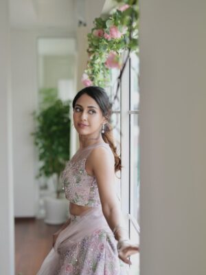 Aparna Vinod Instagram - ✨If found please return to disney
Outfit: @indrasdesigns @enchanting_indras_designs
Photography: @emmanuelcharlyphotography
MUA: @lushandluxbyak
Stylist: @devi_sreenath
Jewellery: @indras_fine_jewellers
#photoshoot #bridallehanga #lehanga #model #weddinglehanga #malayali