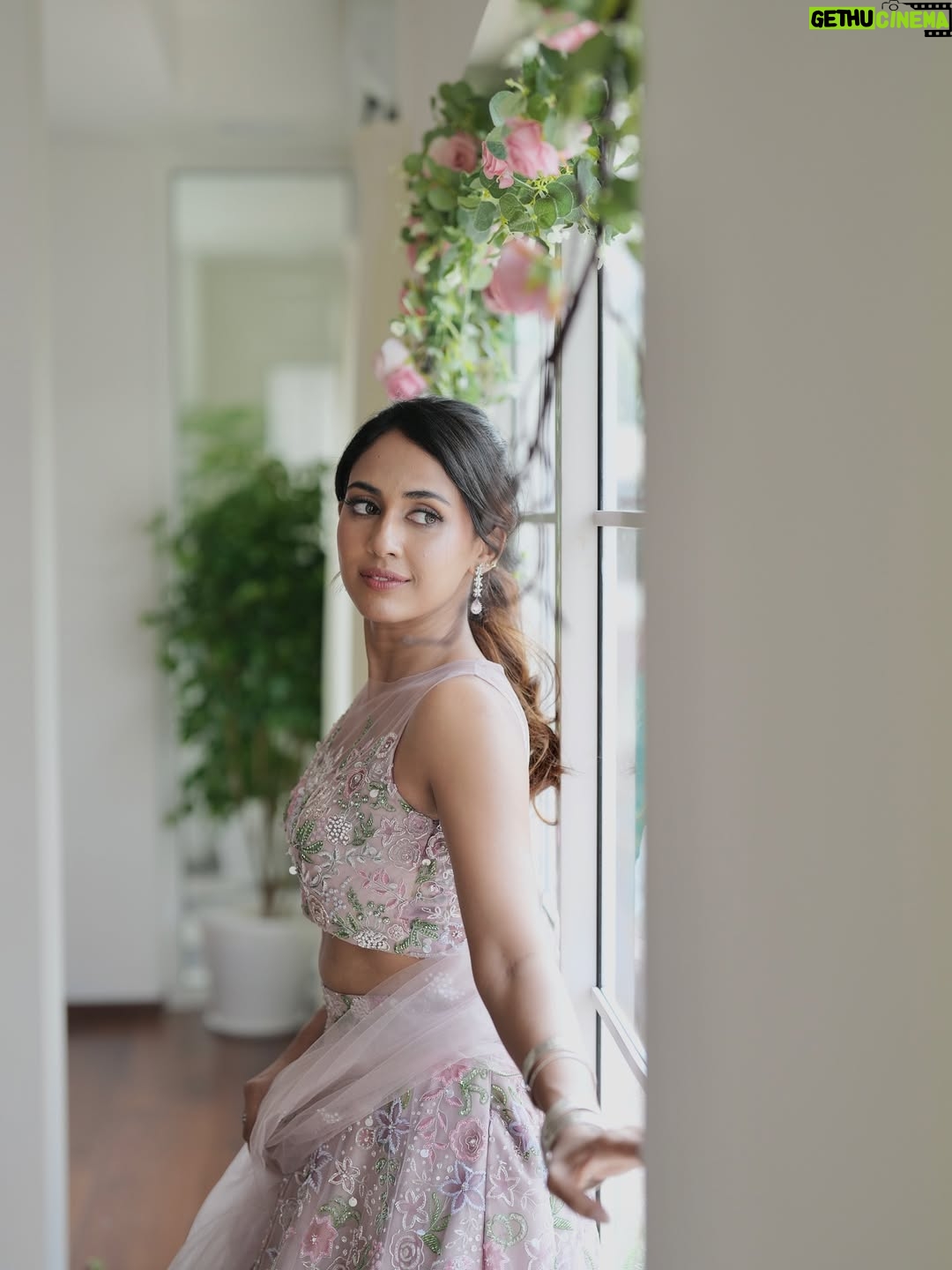 Aparna Vinod - 4.2K Likes - ✨If found please return to disney 

Outfit: @indrasdesigns @enchanting_indras_designs 
Photography: @emmanuelcharlyphotography 
MUA: @lushandluxbyak 
Stylist: @devi_sreenath
Jewellery: @indras_fine_jewellers 

#photoshoot #bridallehanga #lehanga #model #weddinglehanga #malayali