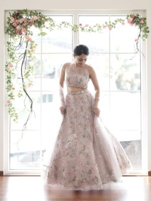 Aparna Vinod Instagram - ✨If found please return to disney
Outfit: @indrasdesigns @enchanting_indras_designs
Photography: @emmanuelcharlyphotography
MUA: @lushandluxbyak
Stylist: @devi_sreenath
Jewellery: @indras_fine_jewellers
#photoshoot #bridallehanga #lehanga #model #weddinglehanga #malayali