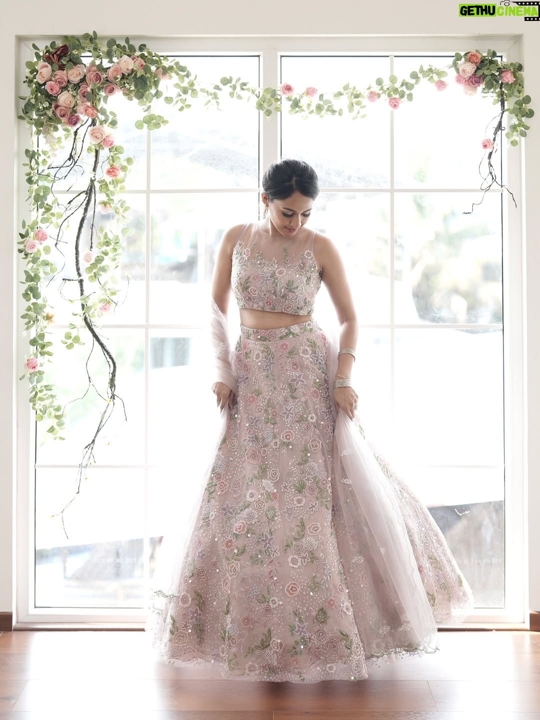 Aparna Vinod - 4.2K Likes - ✨If found please return to disney 

Outfit: @indrasdesigns @enchanting_indras_designs 
Photography: @emmanuelcharlyphotography 
MUA: @lushandluxbyak 
Stylist: @devi_sreenath
Jewellery: @indras_fine_jewellers 

#photoshoot #bridallehanga #lehanga #model #weddinglehanga #malayali