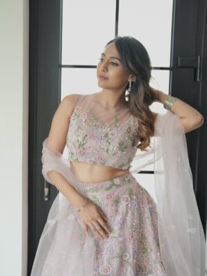 Aparna Vinod Instagram - ✨If found please return to disney
Outfit: @indrasdesigns @enchanting_indras_designs
Photography: @emmanuelcharlyphotography
MUA: @lushandluxbyak
Stylist: @devi_sreenath
Jewellery: @indras_fine_jewellers
#photoshoot #bridallehanga #lehanga #model #weddinglehanga #malayali