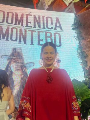 Arcelia Ramírez Instagram - Feliz de que “Domenica Montero” ya este disponible para ustedes en @vix!!! Y el 19 de enero por @canalestrellas! 
Qué placer haber sido parte de este proyecto! 
Que la disfruten! ♥️