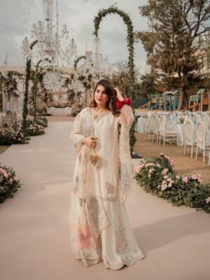 Areeba Habib Instagram - 🌸Bloom.
@mariaasajjadofficial
@momentosbymahnoor
@gul.co_