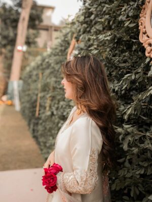 Areeba Habib Instagram - 🌸Bloom.
@mariaasajjadofficial
@momentosbymahnoor
@gul.co_