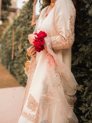 Areeba Habib Instagram - 🌸Bloom.
@mariaasajjadofficial
@momentosbymahnoor
@gul.co_