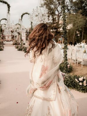 Areeba Habib Instagram - 🌸Bloom.
@mariaasajjadofficial
@momentosbymahnoor
@gul.co_