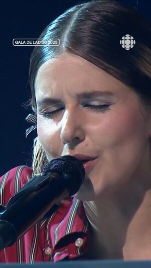 Ariane Moffatt Instagram - Magnifique numéro d'Ariane Moffatt et Klô Pelgag 🎹