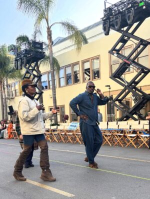 Arianne Phillips Instagram - VOGUE WORLD HOLLYWOOD pt1. bts 
…
Thank you Anna Wintour @voguemagazine 
VOGUE WORLD x HOLLYWOOD
 The  conversation between costume design and fashion design in the pages of Vogue and on the runway live . 
It was a thrill to be alongside my costume designer colleagues and friends to celebrate their work and our craft  while honoring our community 
 100% of proceeds from ticket sales benefiting @alifeinthearts with a special initiative benefiting members of the costume community who were impacted by the 2025 California wildfires.
SPECIAL THANK YOU to the G.O.A .T @lisaloveofficial whose vision , brilliance is unmatched 🙌🏼 🙏🏼 ♥️
Thank you to @guiducci ♥️ @juancp ♥️
AND @alex_jordan_harrington ♥️whose talent , insight , patience , humor and friendship  is deeply appreciated. Thank you 🙏🏼 @leilaa for your grace and excellence 🙏🏼
👉🏼 fitting day @maria.themarias  as “Wallis Simpson / Duchess Of Windsor “ from W.E 
👉🏼 backstage credentials 
👉🏼 fitting boards w/ dream cast @sergiokletnoy 
👉🏼 fitting @scarbarbar @wa1i__ “Johnny &June”
Walk The Line 
👉🏼 fitting @abbychampion as “Sharon Tate”
Once Upon A Time In Hollywood 
👉🏼 G.O.A.T’s everywhere @patmcgrathreal @jimmypaulhair @shirleykurata @thesandypowell 
👉🏼 100 hair & makeup stations 👋🏼 @mistercorvette 
👉🏼 master of ceremonies & secret sauce wizard of 👌🏼@alex_jordan_harrington 
👉🏼 walking the walk  @stephengalloway 
👉🏼 rehearsal with @thesandypowell @stephengalloway 
👉🏼 front row ready 
👉🏼 costume designer rehearsal @jacquielwest @thesandypowell @colleenatwoodofficial @lisaloveofficial 
👉🏼 genius summit @fatima_noir @stephengalloway 
👉🏼 @alex_jordan_harrington fashion run-thru
👉🏼 backstage 
👉🏼 @shirleykurata  making magic in her fittings
👉🏼 fitting still w/ Nashville cutie Scarlet & Wali 👌🏼
👉🏼 I spy  the great @milenacanonero.official fitting with Alex Harrington & Vogue team 
👉🏼 the day before at home  my own private run-thru figuring out my look 😝
#vogueworldhollywood #ariannearchive