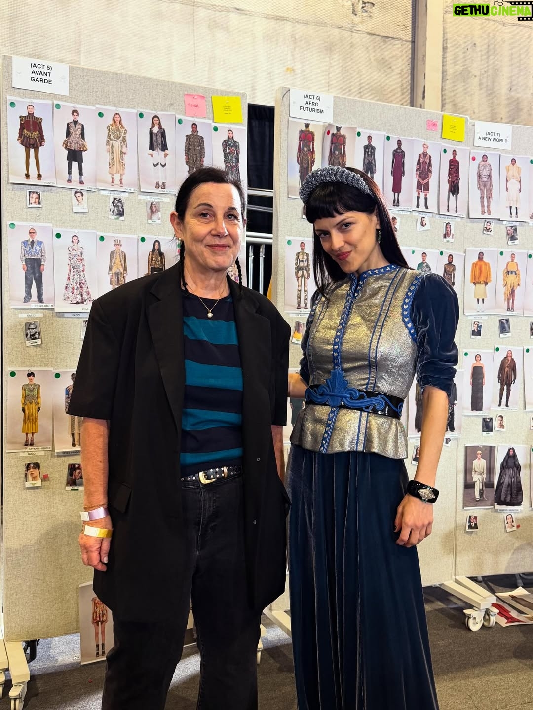Arianne Phillips - 1.9K Likes - VOGUE WORLD HOLLYWOOD pt1. bts 
…
Thank you Anna Wintour @voguemagazine 
VOGUE WORLD x HOLLYWOOD
 The  conversation between costume design and fashion design in the pages of Vogue and on the runway live . 
It was a thrill to be alongside my costume designer colleagues and friends to celebrate their work and our craft  while honoring our community 
 100% of proceeds from ticket sales benefiting @alifeinthearts with a special initiative benefiting members of the costume community who were impacted by the 2025 California wildfires.
SPECIAL THANK YOU to the G.O.A .T @lisaloveofficial whose vision , brilliance is unmatched 🙌🏼 🙏🏼 ♥️
Thank you to @guiducci ♥️ @juancp ♥️
AND @alex_jordan_harrington ♥️whose talent , insight , patience , humor and friendship  is deeply appreciated. Thank you 🙏🏼 @leilaa for your grace and excellence 🙏🏼
👉🏼 fitting day @maria.themarias  as “Wallis Simpson / Duchess Of Windsor “ from W.E 
👉🏼 backstage credentials 
👉🏼 fitting boards w/ dream cast @sergiokletnoy 
👉🏼 fitting @scarbarbar @wa1i__ “Johnny &June”
Walk The Line 
👉🏼 fitting @abbychampion as “Sharon Tate”
Once Upon A Time In Hollywood 
👉🏼 G.O.A.T’s everywhere @patmcgrathreal @jimmypaulhair @shirleykurata @thesandypowell 
👉🏼 100 hair & makeup stations 👋🏼 @mistercorvette 
👉🏼 master of ceremonies & secret sauce wizard of 👌🏼@alex_jordan_harrington 
👉🏼 walking the walk  @stephengalloway 
👉🏼 rehearsal with @thesandypowell @stephengalloway 
👉🏼 front row ready 
👉🏼 costume designer rehearsal @jacquielwest @thesandypowell @colleenatwoodofficial @lisaloveofficial 
👉🏼 genius summit @fatima_noir @stephengalloway 
👉🏼 @alex_jordan_harrington fashion run-thru
👉🏼 backstage 
👉🏼 @shirleykurata  making magic in her fittings
👉🏼 fitting still w/ Nashville cutie Scarlet & Wali 👌🏼
👉🏼 I spy  the great @milenacanonero.official fitting with Alex Harrington & Vogue team 
👉🏼 the day before at home  my own private run-thru figuring out my look 😝
#vogueworldhollywood #ariannearchive
