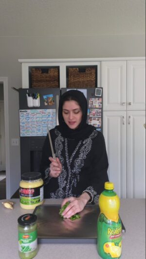 Arij Fatyma Instagram - 🍗 Karachi-Style Chicken Aloo Salan 🥔
It’s all in the Bhuna. Slow-fry those onions and don't rush the masala!
🛒 Ingredients
* 1 kg Chicken (bone-in) 3 Potatoes
* 3/4 cup Oil, 3 sliced Onions, 3 tbsp Ginger-Garlic paste, 5-6 Green chilies
* Spices: 2.5 tsp Red chili, 1.5 tsp Kashmiri chili, 1 tsp Turmeric, 3 tsp Coriander, 1.5 tsp Cumin, 1 tsp Black pepper
* 1.5 cups Yogurt 2 chopped Tomatoes
* Whole Spices: 2 Bay leaves, 4 Cardamom, 4 Cloves, 1 Cinnamon stick
* Finish: 1.5 tsp Garam masala, 2 tbsp Ginger julienne, 1 tsp Green chili paste, 2 tbsp Ghee, Lemon juice & Coriander
👩🍳 Quick Steps
* Brown: Fry onions to a deep golden brown. Add ginger-garlic and chilies.
* Spice: Stir in powdered spices (except garam masala) for 40 seconds.
* Bhuna: Slowly whisk in yogurt and tomatoes. Cook until oil separates and masala darkens.
* Cook: Brown chicken with whole spices. Add potatoes 2 cups hot water. Cover and simmer (25-30 mins).
* Magic: Stir in the "Finish" ingredients. Simmer uncovered for 5 mins. Top with lemon and coriander! 🍋🌿
#chickensalan #comfortfood #desifood #pakistanifashion