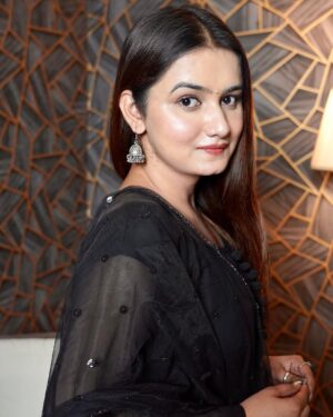 Arohi Khurana Instagram - Black suit Bindi or Jhumke...🖤
.
.
.
#arohikhurana #explorepage #arohians #black #traditional