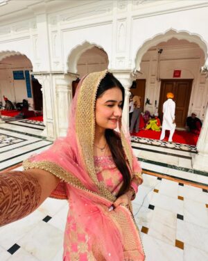 Arohi Khurana Instagram - Dream completed ✔️ ❤️
.
.
.
#arohikhurana #arohians #goldentemple #amritsar #jalandhar #punjab