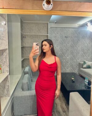 Arohi Khurana Instagram - Dont Share what you eat but share what you Feel❤️✨
.
.
.
#arohians #arohikhurana #explorepage #chirohi