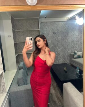 Arohi Khurana Instagram - Dont Share what you eat but share what you Feel❤️✨
.
.
.
#arohians #arohikhurana #explorepage #chirohi