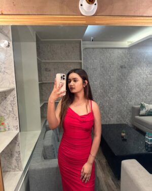 Arohi Khurana Instagram - Dont Share what you eat but share what you Feel❤️✨
.
.
.
#arohians #arohikhurana #explorepage #chirohi